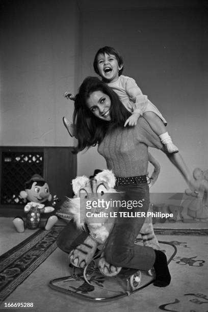 Rendezvous With Daniele Gaubert. France, Authouillet, janvier 1967, la comédienne française Danièle GAUBERT s'apprête à tourner à nouveau dans le...