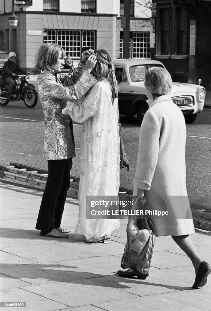 Hippie Fashion: Jane Birkin And John Crittle In London