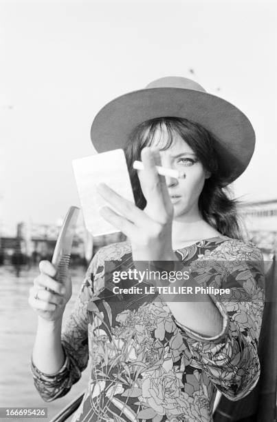 Anna Karina In Venice And In London. Septembre 1967, l'actrice, chanteuse et écrivaine danoise Anna KARINA s'apprête à tourner dans le film...