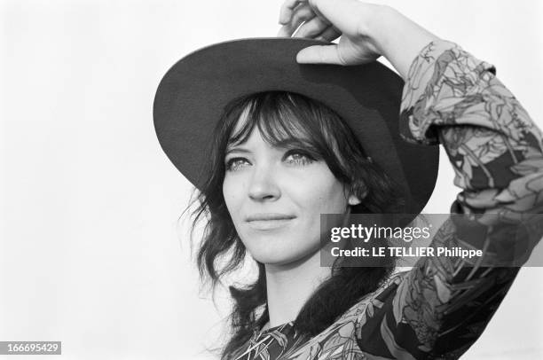 Anna Karina In Venice And In London. Septembre 1967, l'actrice, chanteuse et écrivaine danoise Anna KARINA s'apprête à tourner dans le film...