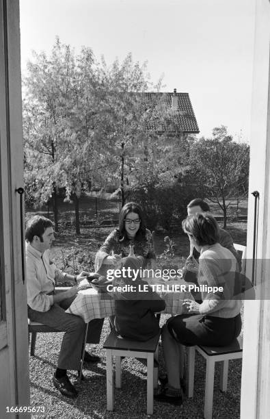 Rendezvous With Nana Mouskouri. Le 19 octobre 1967 : la chanteuse grecque Nana MOUSKOURI se produit cette année-là dans la célèbre salle de spectacle...