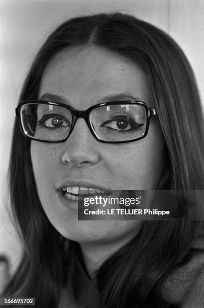 Rendezvous With Nana Mouskouri. Le 19 octobre 1967 : la chanteuse Nana MOUSKOURI se produit cette année-là dans la célèbre salle de spectacle de...