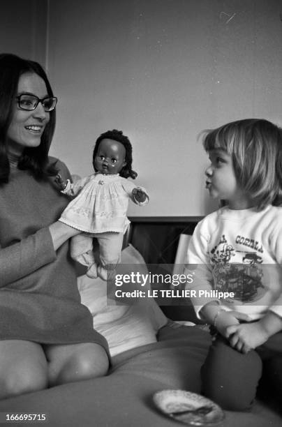 Rendezvous With Nana Mouskouri. Le 19 octobre 1967 : la chanteuse grecque Nana MOUSKOURI se produit cette année-là dans la célèbre salle de spectacle...