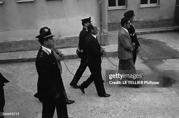 Trial Of The Mafia. Les 8 novembre 1967 dans la salle de gymnastique d'une école à Catanzaro, en Calabre, en Italie, cent huit siciliens appartenant...