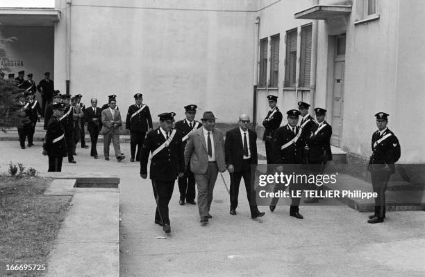 Trial Of The Mafia. Les 8 novembre 1967 dans la salle de gymnastique d'une école à Catanzaro, en Calabre, en Italie, cent huit siciliens appartenant...