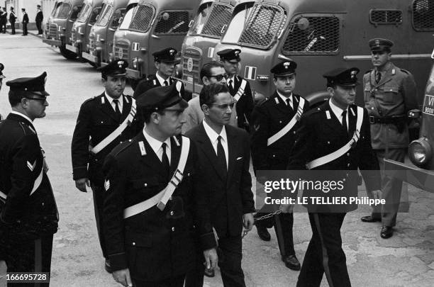 Trial Of The Mafia. Les 8 novembre 1967 dans la salle de gymnastique d'une école à Catanzaro, en Calabre, en Italie, cent huit siciliens appartenant...