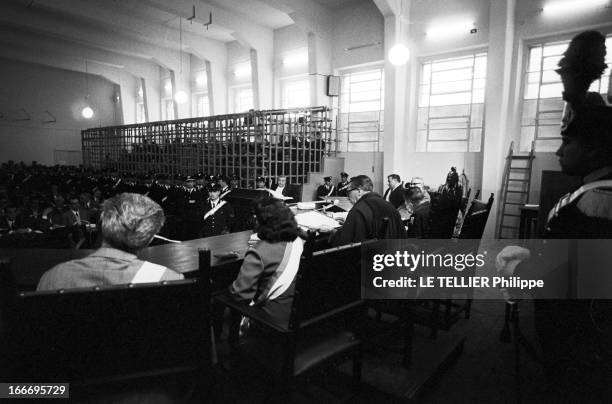 Trial Of The Mafia. Les 8 novembre 1967, la salle de gymnastique d'une école à Catanzaro, en Calabre, en Italie, où cent huit siciliens appartenant à...