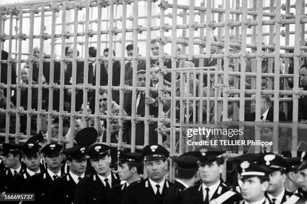 Trial Of The Mafia. Les 8 novembre 1967 dans la salle de gymnastique d'une école à Catanzaro, en Calabre, en Italie, cent huit siciliens appartenant...