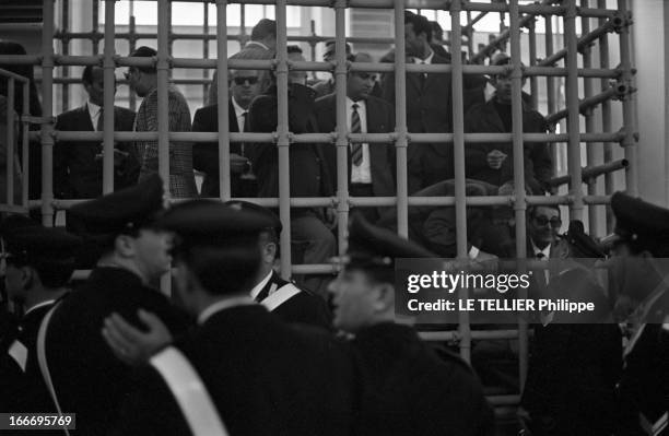 Trial Of The Mafia. Le 9 novembre 1967 dans la salle de gymnastique d'une école à Catanzaro, en Calabre, en Italie, cent huit siciliens appartenant à...