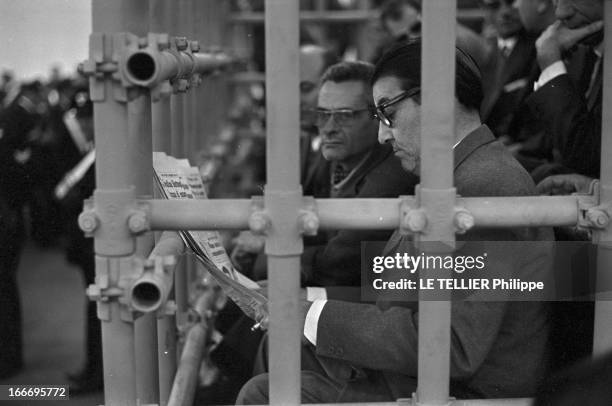 Trial Of The Mafia. Le 9 novembre 1967 dans la salle de gymnastique d'une école à Catanzaro, en Calabre, en Italie, cent huit siciliens appartenant à...