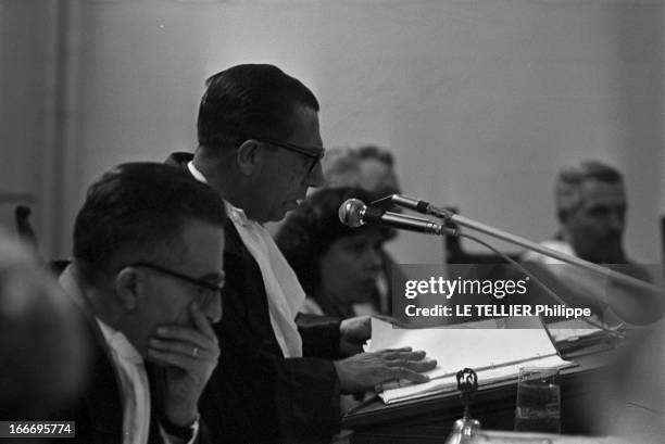 Trial Of The Mafia. Le 9 novembre 1967 dans la salle de gymnastique d'une école à Catanzaro, en Calabre, en Italie, cent huit siciliens appartenant à...