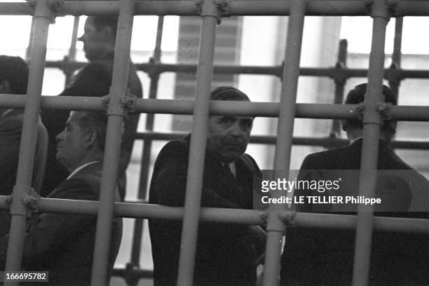 Trial Of The Mafia. Le 9 novembre 1967 dans la salle de gymnastique d'une école à Catanzaro, en Calabre, en Italie, cent huit siciliens appartenant à...