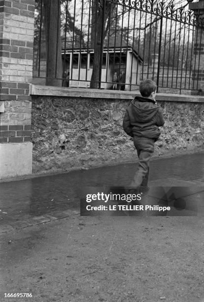 The Emmanuel Malliart Case. En 1967, le petit Emmanuel MALLIART a disparu sur le chemin de son école, le collègue Saint-Jean-de-Béthune, à...