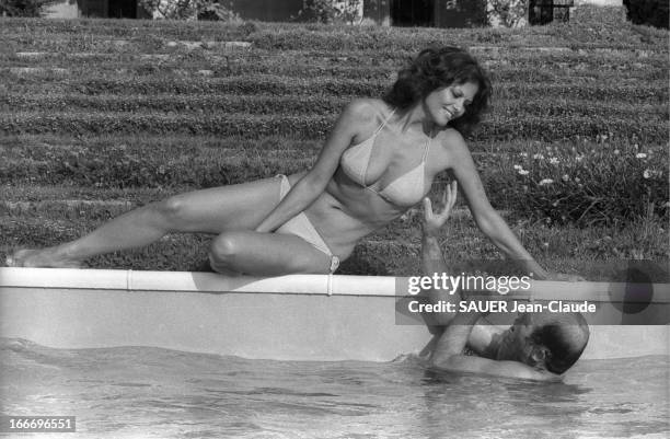 Claudia Cardinale And Companion Pasquale Squitieri At Home In Italy. Claudia CARDINALE avec son compagnon Pasquale SQUITIERI dans sa villa de Santa...