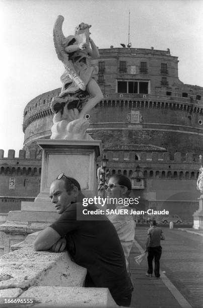 Claudia Cardinale And Companion Pasquale Squitieri Walking In Rome. Claudia CARDINALE et son compagnon Pasquale SQUITIERI se promènent à ROME : le...