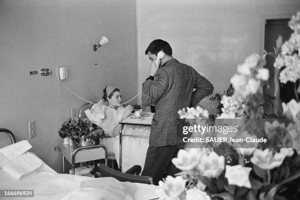 Romy Schneider At A Private Hospital. Le 14 mars 1961, Romy SCHNEIDER est hospitalisée à la clinique Ambroise PARÉ de NEUILLY-SUR-SEINE pour une...