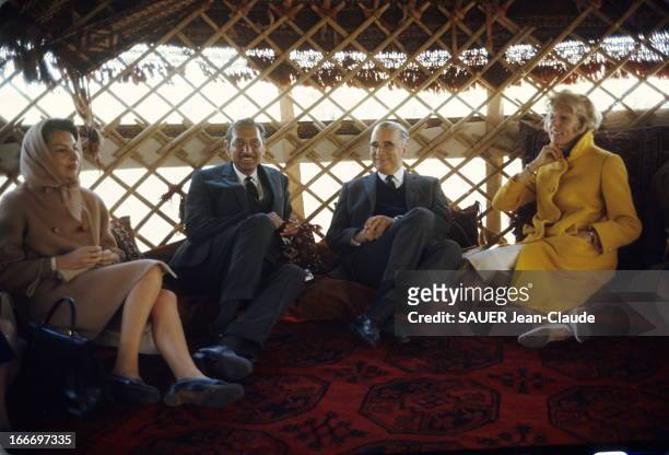 Travel Of George Pompidou In In Iran And Afghanistan. Le Premier ministre Georges POMPIDOU, accompagnée de son épouse Claude, est reçu sous la tente...