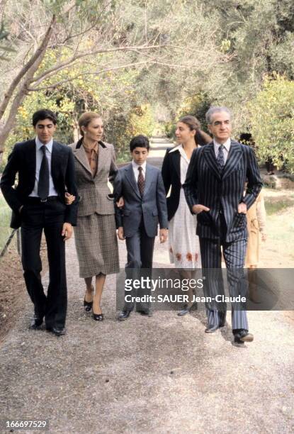 The Shah Of Iran And His Family In Exile In Morocco. Marrakech, 27 janvier 1979 : Le Shah d'Iran Mohammad REZA PAHLAVI et son épouse Farah DIBA en...