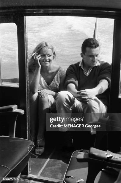 Jeanne Moreau And Louis Malle. Mostra de Venise 1958 : en marge du festival, Louis MALLE et sa compagne Jeanne MOREAU , venus présenter leur film...