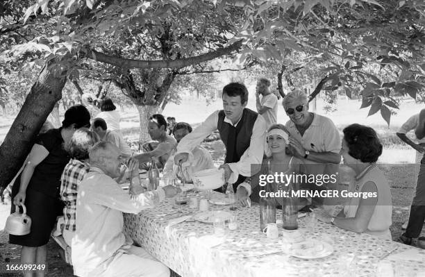 Shooting Of The Film 'Les Fetes Galantes' By Rene Clair. En 1966, en Roumanie, dans les studios de cinema de BUFTEA dans le cadre du tournage des...