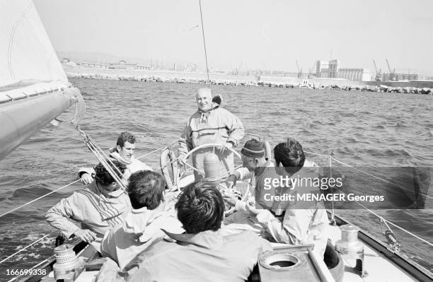 Rendezvous With Gaston Defferre. En mars 1967, le député-maire de Marseille Gaston DEFFERRE, passionné de mer et de navigation, vêtu d'un ciré...