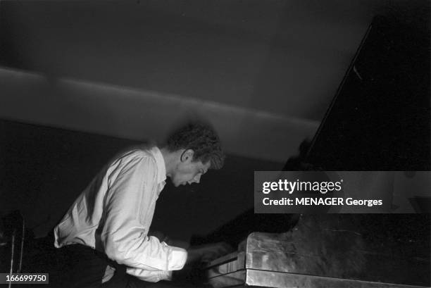 Meeting With Van Cliburn. 26 juin 1958, Harvey Lavan CLIBURN , est un pianiste américain. Cette année-là, il remporte à Moscou la première édition du...