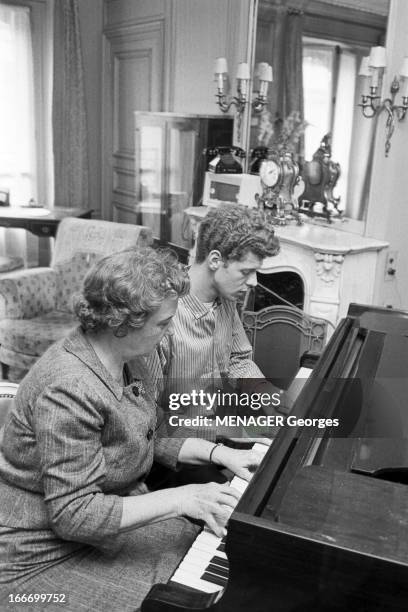 Meeting With Van Cliburn. 26 juin 1958, Harvey Lavan CLIBURN , est un pianiste américain. Cette année-là, il remporte à Moscou la première édition du...