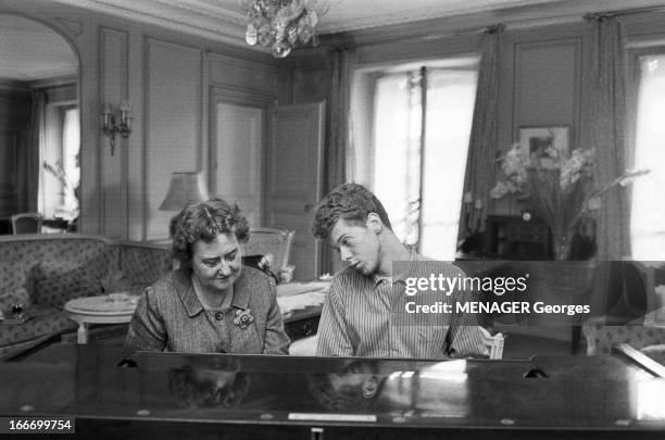 Meeting With Van Cliburn. 26 juin 1958, Harvey Lavan CLIBURN , est un pianiste américain. Cette année-là, il remporte à Moscou la première édition du...