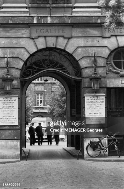 Funeral Of Frederic Joliot-Curie. Paris-15-19 Août 1958- Lors des obsèques nationales de Frédéric JOLIOT-CURIE, physiciens et chimiste français, prix...