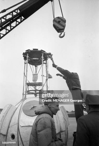 Astronauts Charles And Audouin Dollfus. France, 12 novembre 1958, l'astronaute Charles DOLLFUS et son fils Audouin lancent l'opération Mars. Ils...