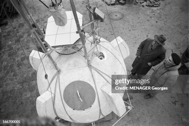 Astronauts Charles And Audouin Dollfus. France, 12 novembre 1958, l'astronaute Charles DOLLFUS et son fils Audouin lancent l'opération Mars. Ils...