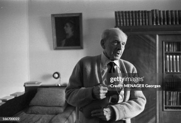 Appointment With Doctor Salmanoff. France, Boulogne-Billancourt, 5 décembre 1958, le docteur en médecine russe Alexandre SALMANOFF, ancien médecin...