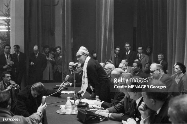 Meeting Of The Lica. Le 14 janvier 1960 une réunion de la LICA . A la tribune, une femme debout devant un micro prononce un disours. Elle porte des...
