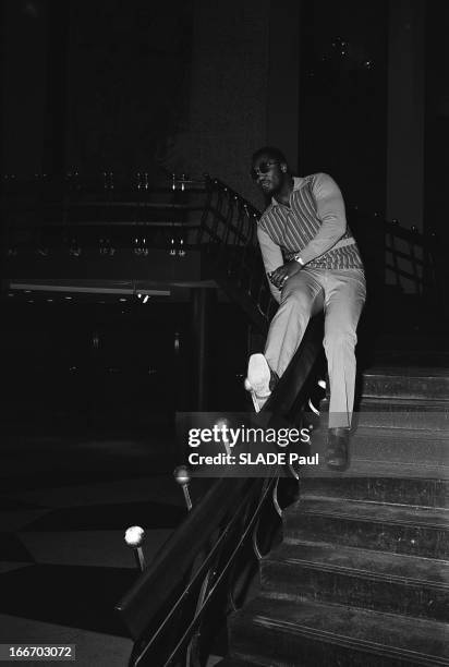 World Champion Joe Frazier Prepares His Match Against Muhammad Ali. Le champion du monde des poids lourds Joe FRAZIER prépare son combat contre...