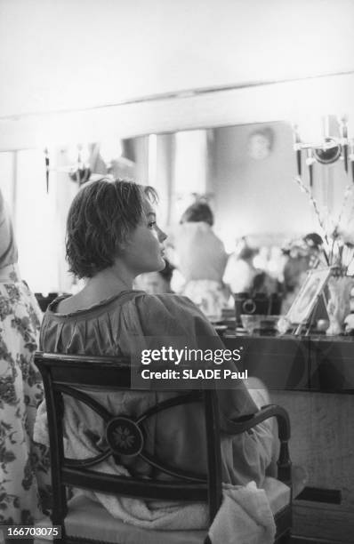 Romy Schneider And Alain Delon At The Hairdresser Alexandre. Romy SCHNEIDER à PARIS pour tourner 'Christine' de Pierre GASPARD-HUIT. Dès son arrivée,...
