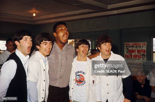 Cassius Clay Prepares His Match Against Sonny Liston In Miami. Miami, 18 février 1964 : Cassius CLAY , 22 ans, prépare son combat contre le champion...