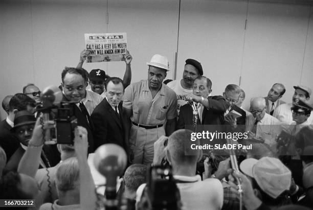 Revenge Match Sonny Liston - Floyd Patterson In Las Vegas, Counting For The World Heavyweight Boxing Championship. Match revanche entre le nouveau...