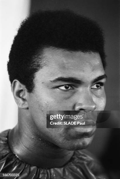 Muhammad Ali Prepares His Fight Against The World Champion Joe Frazier. Muhammad ALI prépare à 29 ans son combat contre le champion du monde Joe...