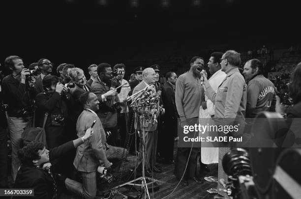 Heavy Weight World Boxing Championship Between Joe Frazier Muhammad Ali At Madison Square Garden In New York: The Battle Of The Century. Championnat...