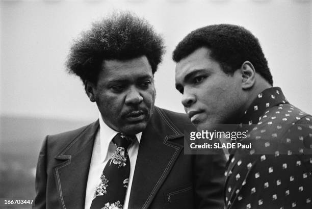 Don King Visiting The Training Camp Of Muhammad Ali In Deer Lake, Pennsylvania. Don KING, l'organisateur du match Muhammad Ali - Joe Frazier à...