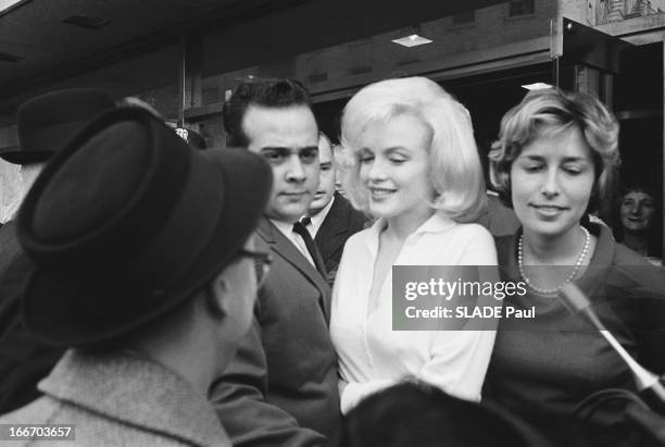 Marilyn Monroe Leaves The Hospital. Marilyn MONROE quitte le Columbia Presbyterian Medical Center de NEW YORK après avoir séjourné trois semaines...