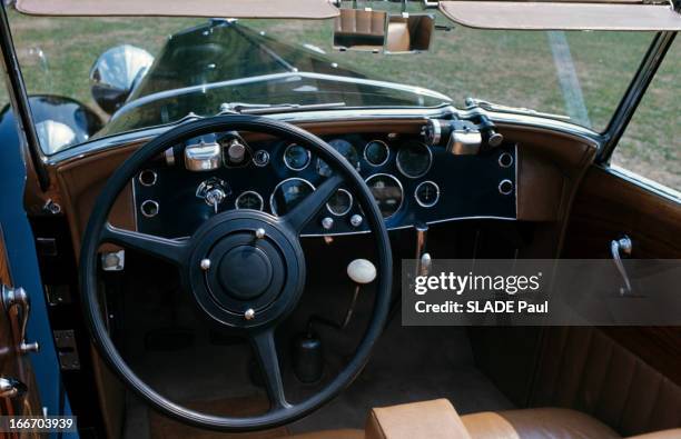 The Duesenberg Model Cabriolet 'J'. Aux Etats-Unis, en septembre 1966, le cabriolet DUSENBERG modèle 'J', une voiture de collection, vue du tableau...