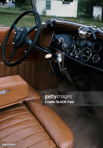 The Duesenberg Model Cabriolet 'J'. Aux Etats-Unis, en septembre 1966, le cabriolet DUSENBERG modèle 'J', une voiture de collection, vue du tableau...