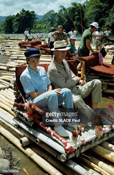 Prince Charles, The Prince Philip And Princess Anne Of The United Kingdom On Holiday In Jamaica. En Jamaïque, en août 1966, lors des vacances, Prince...