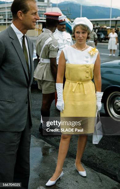 Prince Charles, The Prince Philip And Princess Anne Of The United Kingdom On Holiday In Jamaica. En Jamaïque, en août 1966, lors des vacances, le...