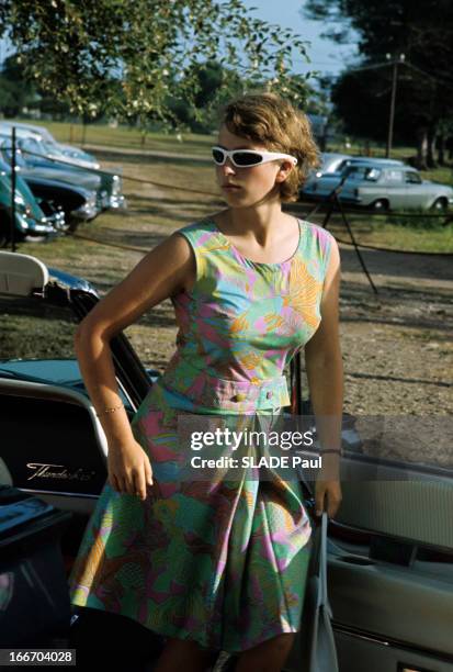 Prince Charles, The Prince Philip And Princess Anne Of The United Kingdom On Holiday In Jamaica. En Jamaïque, en août 1966, lors des vacances, la...