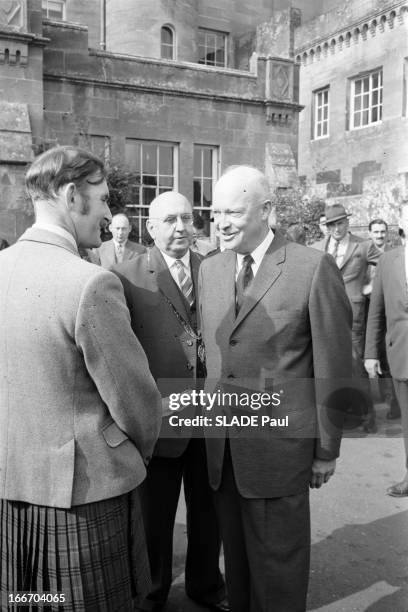 The President Of The United States, Dwight David Eisenhower Playing Golf In Scotland. En septembre 1959, le président des États-Unis, Dwight David...