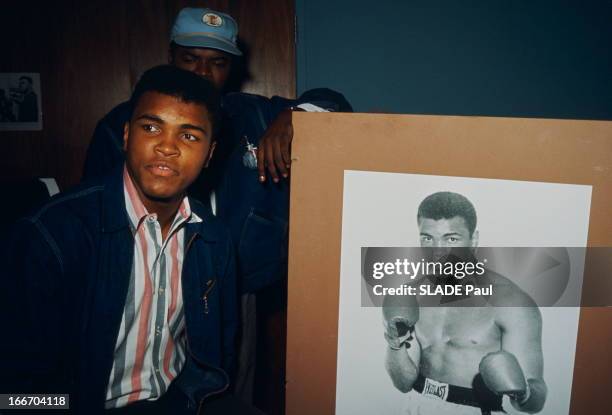 Cassius Clay Prepares His Match Against Sonny Liston In Miami. Miami, 22 février 1964 : Cassius CLAY , 22 ans, prépare son combat contre le champion...