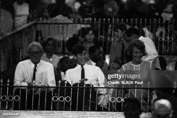 Prince Charles, The Prince Philip And Princess Anne Of The United Kingdom On Holiday In Jamaica. Jamaïque, août 1966, Le Prince CHARLES, du Prince...