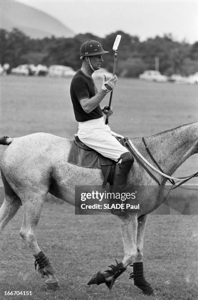 Prince Charles, The Prince Philip And Princess Anne Of The United Kingdom On Holiday In Jamaica. Jamaïque, août 1966, Le Prince Charles, du Prince...